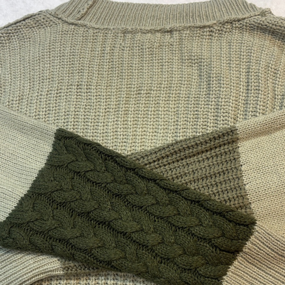 Stylish Two-Tone Knit Cardigan - Picture 8 of 9